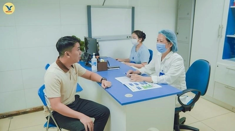 Thăm khám bác sĩ chuyên khoa khi có dấu hiệu đau hông trái bất thường