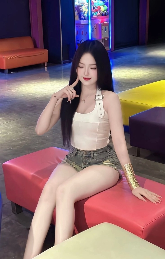 Cô gái Việt Nam với phong cách sexy quyến rũ
