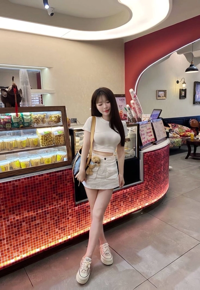 Cô gái xinh nhất Việt Nam với phong cách hiện đại