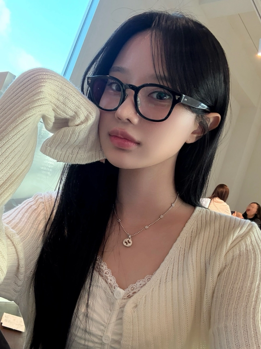 Gái buồn lofi tạo cảm giác thư giãn và hoài niệm
