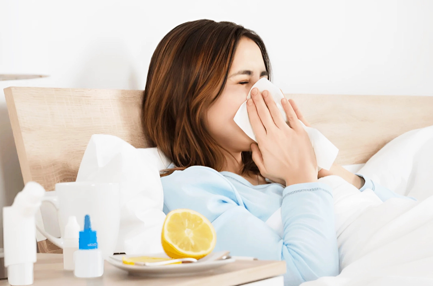 Một người đang bị ho và khó thở do ảnh hưởng từ các bệnh về đường hô hấp