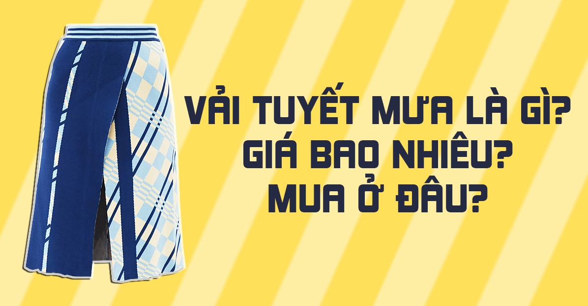 Một người đang sắp xếp các mẫu vải