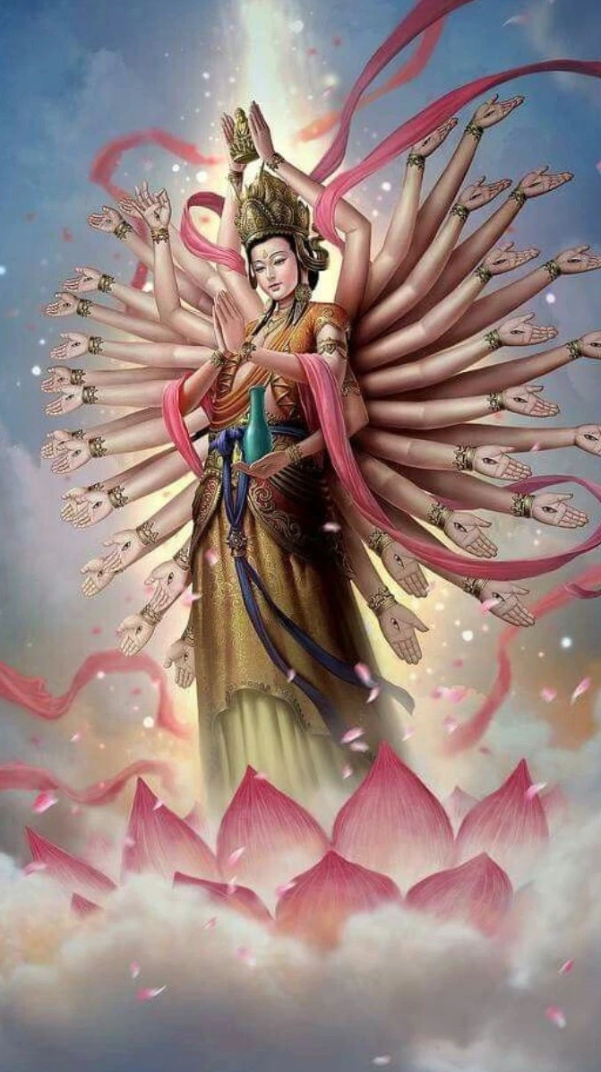 Phật bà nghìn mắt nghìn tay an tọa trên đài sen hồng rực rỡ, thể hiện lòng từ bi vô hạn